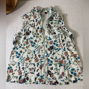 Drapers And Damons, Full Zip Vest, White Floral with Gold Zipper Size XL